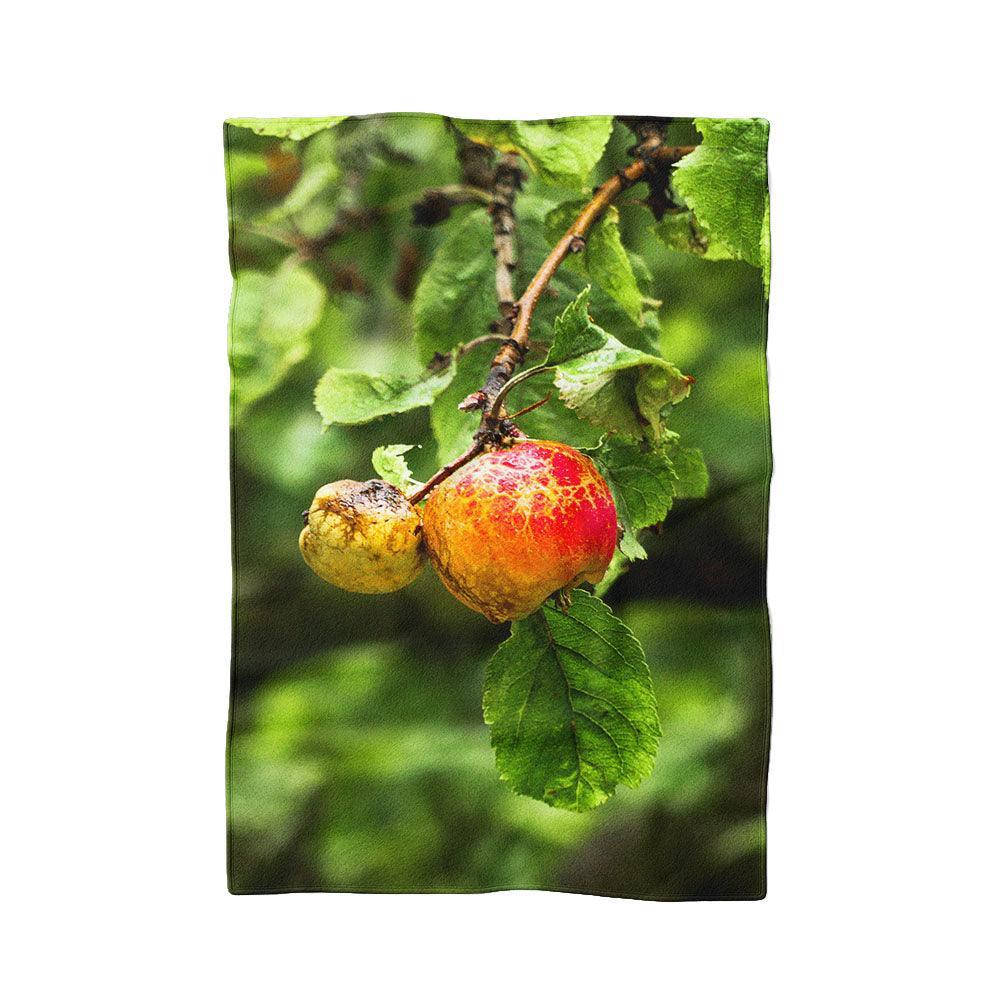 Apfel am Baum - Kuscheldecke Howling Nature