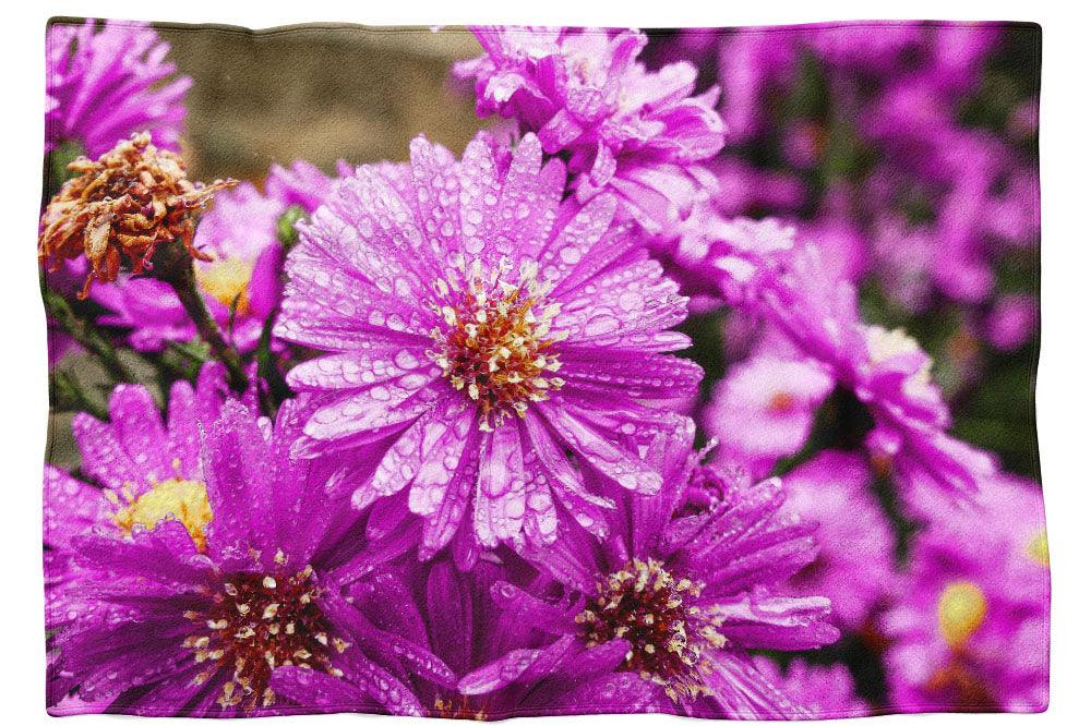 Rosa Aster mit Regentropfen - Kuscheldecke Howling Nature