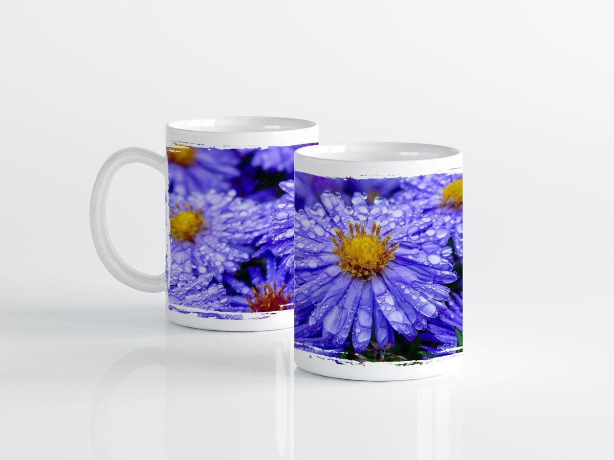 Blaue Aster mit Regentropfen - Tasse, weiß - Howling Nature