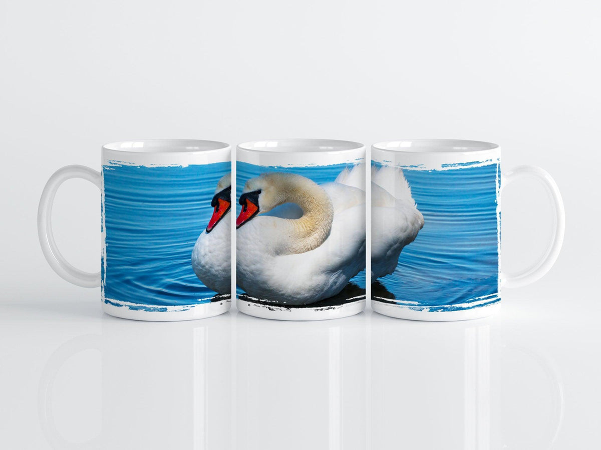 Schwan auf dem See - Tasse, weiß - Howling Nature