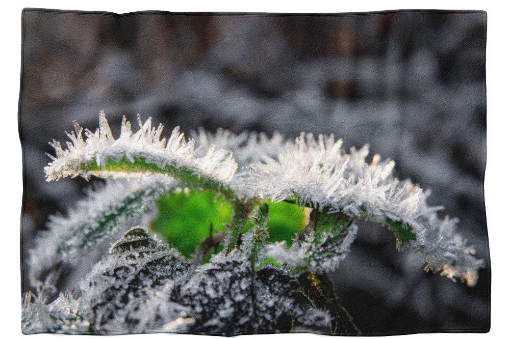 Smaragdblätter mit Eiskristallen - Kuscheldecke - Howling Nature
